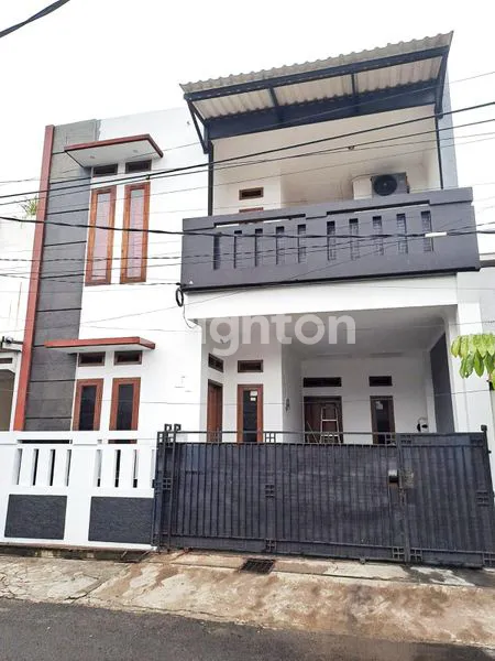 image RUMAH CANTIK SEMI FURNISH 2 LANTAI DI TANGSEL (1)