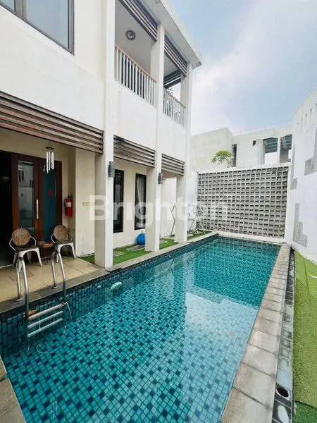 image DI JUAL CEPAT DIBAWAH HARGA PASARAN, HITUNG TANAH SAJA RUMAH 3 LANTAI DI HOOK DAN TAMAN YG LUAS DI BINTARO SEKTOR 7 (1)