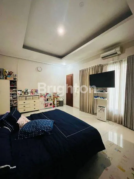 image DI JUAL CEPAT DIBAWAH HARGA PASARAN, HITUNG TANAH SAJA RUMAH 3 LANTAI DI HOOK DAN TAMAN YG LUAS DI BINTARO SEKTOR 7 (3)