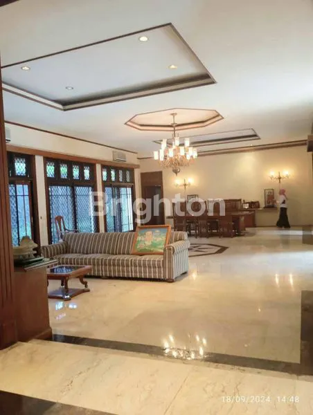 image DI JUAL RUMAH KLASIK DIKAWASAN ELITE KUNINGAN JAKARTA SELATAN (7)