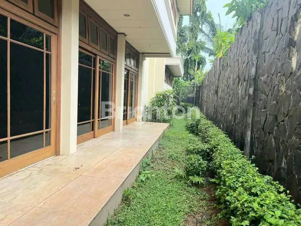 image DI JUAL RUMAH KLASIK DIKAWASAN ELITE KUNINGAN JAKARTA SELATAN (5)