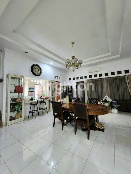 image DI JUAL RUMAH KLASIK DIKAWASAN ELITE KUNINGAN JAKARTA SELATAN (8)