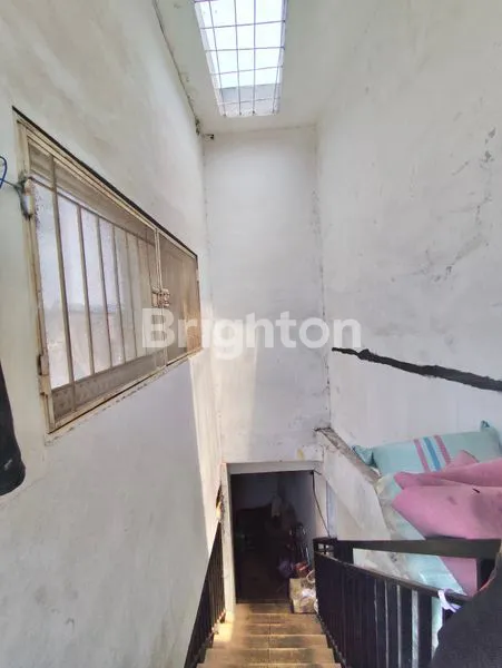 image RUKO 2 LANTAI SEHARGA  APPRAISAL CARPORT 2 MOBIL LUAS DAN TENANG BISA UNTUK RUMAH PRODUKSI ATAU KOST JELAMBAR (8)