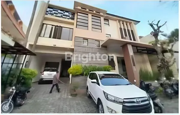 image GEDUNG BESAR 3 LANTAI DI TIDAR KOTA MALANG (4)