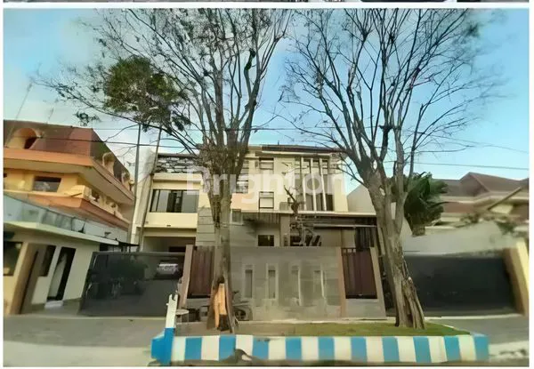 image GEDUNG BESAR 3 LANTAI DI TIDAR KOTA MALANG (1)