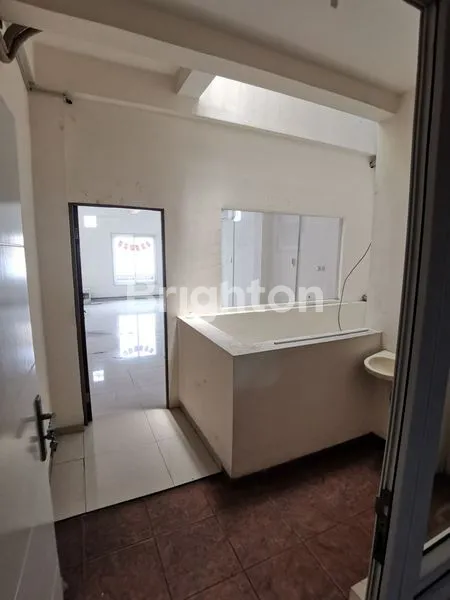 image RUKO 3 LANTAI DI PANDEAN LAMPER. LOKASI STRATEGIS, PINGGIR JALAN RAYA (7)