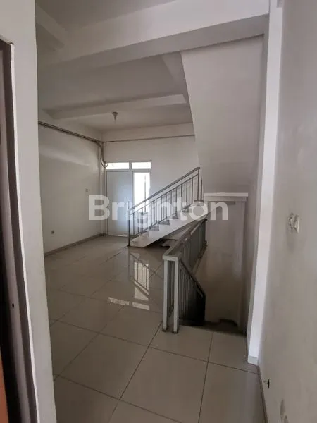 image RUKO 3 LANTAI DI PANDEAN LAMPER. LOKASI STRATEGIS, PINGGIR JALAN RAYA (5)