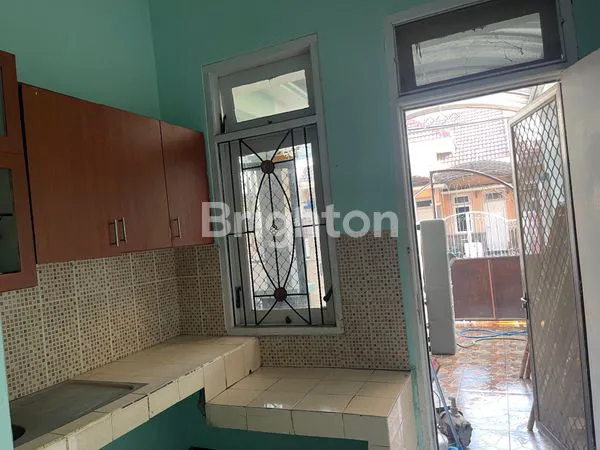 image RUMAH SIAP PAKAI 1,5 LANTAI TERAWAT HABIS DI CAT (2)