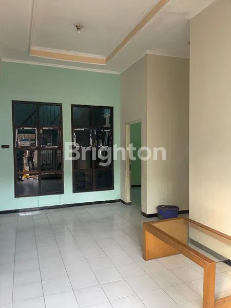 image RUMAH SIAP PAKAI 1,5 LANTAI TERAWAT HABIS DI CAT (7)