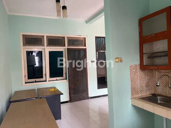 image RUMAH SIAP PAKAI 1,5 LANTAI TERAWAT HABIS DI CAT (3)