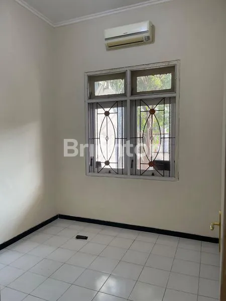 image RUMAH SIAP PAKAI 1,5 LANTAI TERAWAT HABIS DI CAT (4)