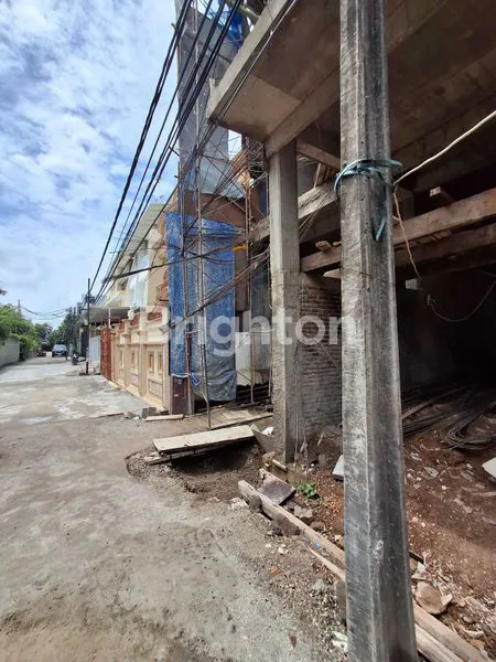 image RUMAH BARU BAGUS TAMAN RATU JAKARTA BARAT (3)