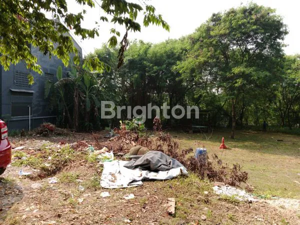 image TANAH 3.240 DILALUI KONTAINER 40 FEET (1)