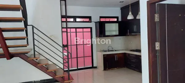 image JUAL CEPAT !! RUMAH CANTIK 3 LANTAI DI CENGKARENG (3)