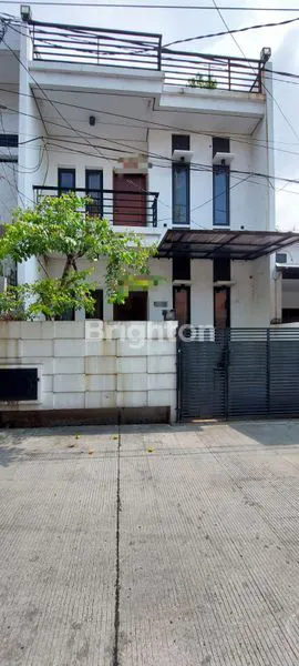 image JUAL CEPAT !! RUMAH CANTIK 3 LANTAI DI CENGKARENG (1)