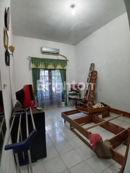 image RUMAH 2 LANTAI PINGGIR JALAN ASPAL SIAP HUNI LOKASI BANTENG BARU (4)