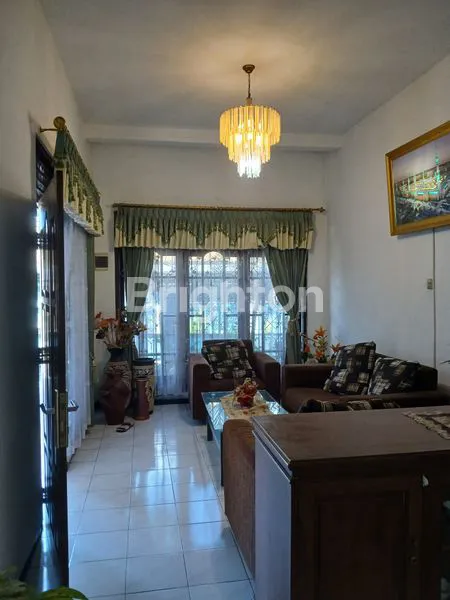 image RUMAH 2 LANTAI PINGGIR JALAN ASPAL SIAP HUNI LOKASI BANTENG BARU (2)