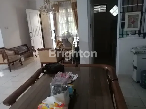 image RUMAH CANTIK DI HOOK, BERSIH, 2 LANTAI DI KOTA WISATA (3)