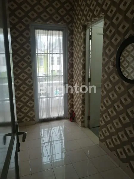 image RUMAH CANTIK DI HOOK, BERSIH, 2 LANTAI DI KOTA WISATA (6)