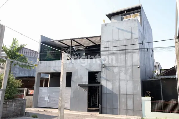 RUMAH 3 LANTAI DI IMOGIRI BANTUL