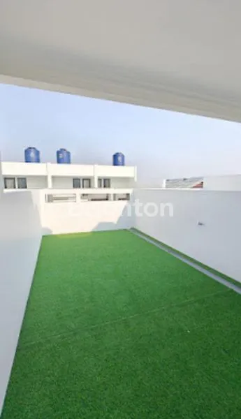 image RUMAH BARU DI KEDOYA, BANGUNAN  3 LANTAI  (3)