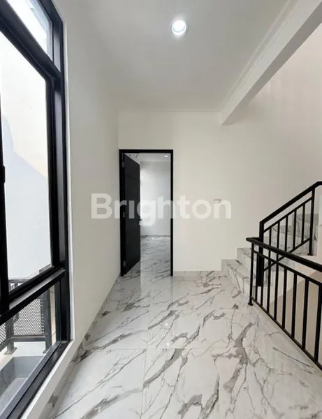 image RUMAH BARU DI KEDOYA, BANGUNAN  3 LANTAI  (7)