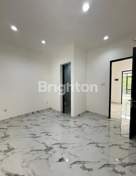 image RUMAH BARU DI KEDOYA, BANGUNAN  3 LANTAI  (6)