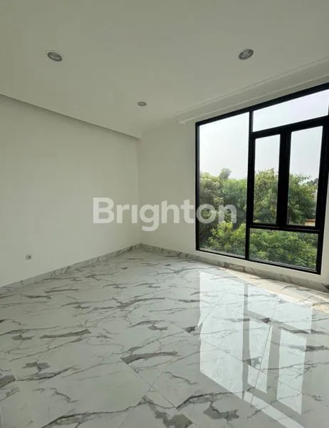 image RUMAH BARU DI KEDOYA, BANGUNAN  3 LANTAI  (4)