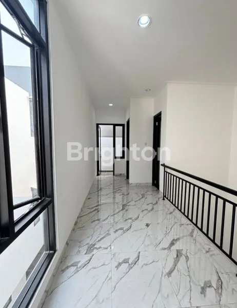 image RUMAH BARU DI KEDOYA, BANGUNAN  3 LANTAI  (1)