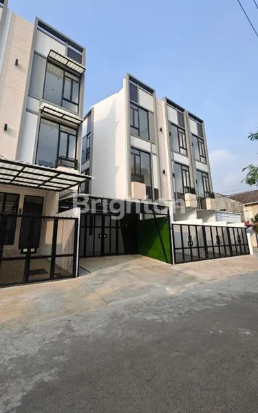 image RUMAH BARU DI KEDOYA, BANGUNAN  3 LANTAI  (2)