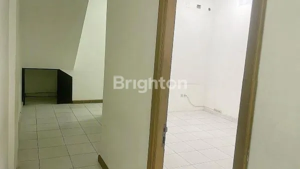 image RUKO 3 LANTAI STRATEGIS DEKAT PINTU MASUK TOL ATAS TUBAN KUTA (5)