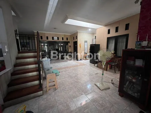 image RUMAH BESAR DI PALEM SEMI - TANGERANG (2)