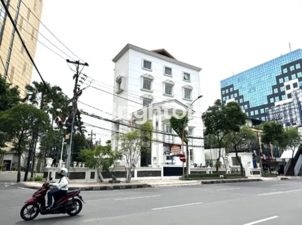 DISEWAKAN GEDUNG KANTOR