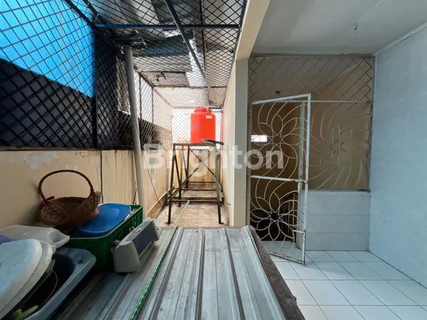 image RUMAH 3 LANTAI SIAP HUNI PERUMAHAN GROGOL SOLOBARU (8)