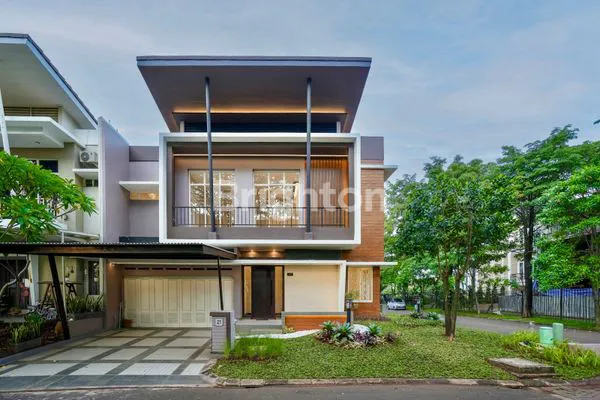 image RUMAH 2 LANTAI SIAP HUNI FULL RENOVASI DI SPRINGS SUMMARECON SERPONG (1)