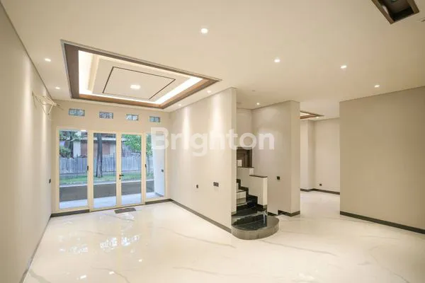 image RUMAH 2 LANTAI SIAP HUNI FULL RENOVASI DI SPRINGS SUMMARECON SERPONG (5)