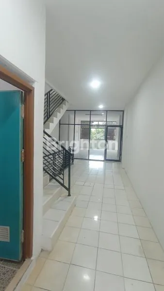 image RUKO 3 LANTAI STRATEGIS DI TELUK GONG, PARKIR LUAS, LOKASI KOMERSIAL (3)