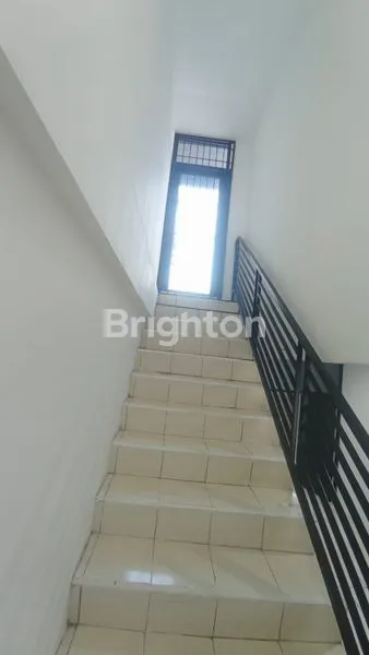 image RUKO 3 LANTAI STRATEGIS DI TELUK GONG, PARKIR LUAS, LOKASI KOMERSIAL (4)