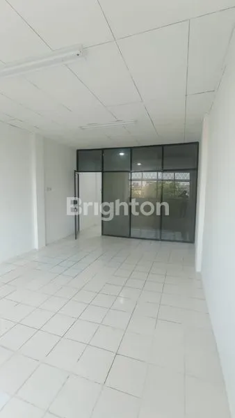 image RUKO 3 LANTAI STRATEGIS DI TELUK GONG, PARKIR LUAS, LOKASI KOMERSIAL (6)