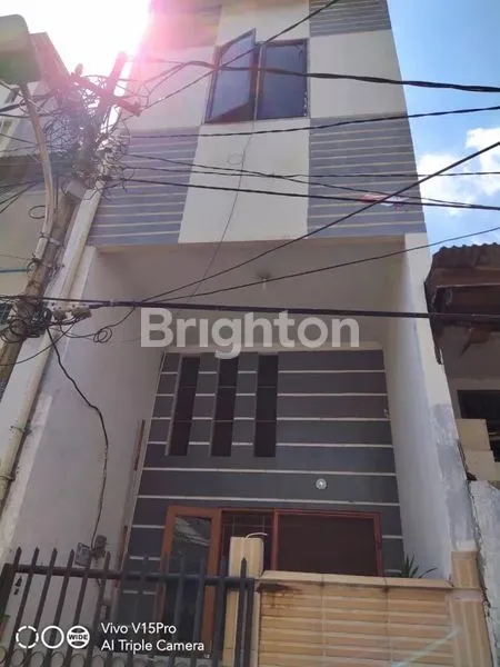 image RUMAH STRATEGIS 3 LANTAI DENGAN MEZANINE COCOK UNTUK TEMPAT TINGGAL DAN USAHA DI PADEMANGAN 4, JAKARTA UTARA (2)