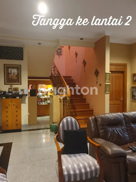 image RUMAH 2 LANTAI SIAP HUNI DI PERUM ELITE SURABAYA TIMUR (4)