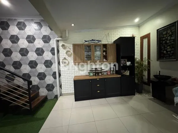 image RUMAH 3 LANTAI DGN 10 KAMAR KOST & USAHA LAUNDRY DI KELAPA DUA TANGERANG (4)