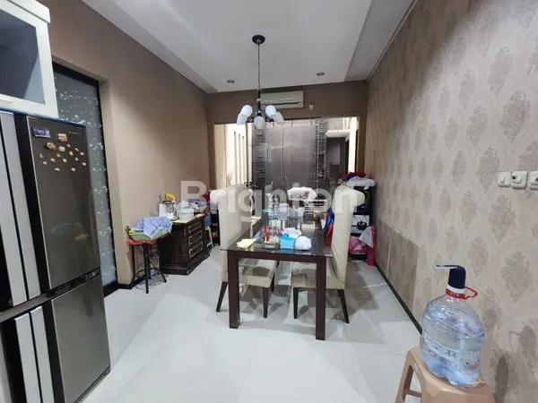 image 2 LANTAI BAGUS BANGET SANGAT SIAP HUNI PERUMAHAN PREMIUM SURABAYA TIMUR DEKAT UNIVERSITAS ITS KENJERAN MULYOSARI (4)