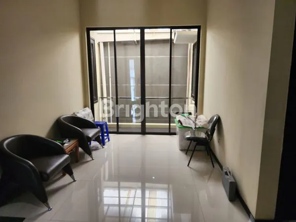 image 2 LANTAI BAGUS BANGET SANGAT SIAP HUNI PERUMAHAN PREMIUM SURABAYA TIMUR DEKAT UNIVERSITAS ITS KENJERAN MULYOSARI (7)