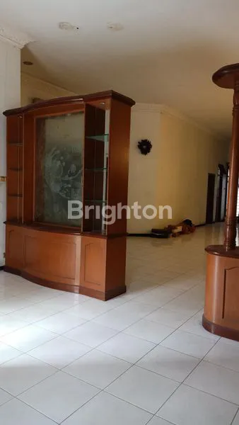 image RUMAH LAMA TERAWAT MANYAR KARTIKA (3)