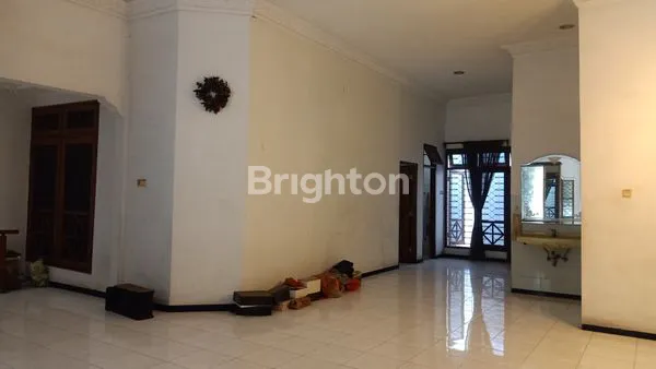 image RUMAH LAMA TERAWAT MANYAR KARTIKA (4)