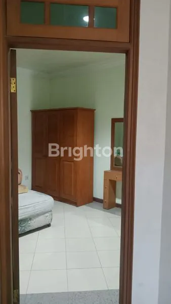 image RUMAH BERGAYA KLASIK, FULL FURNISH DI RUNGKUT (5)