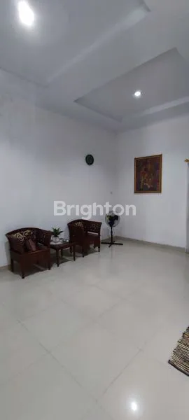 image RUMAH 2 LANTAI FULL FURNISHED STRATEGIS DI ARENGKA PERMATA (4)