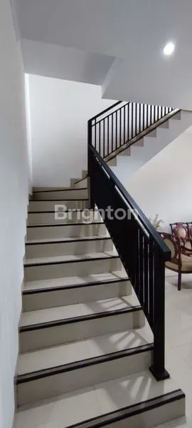 image RUMAH 2 LANTAI FULL FURNISHED STRATEGIS DI ARENGKA PERMATA (7)