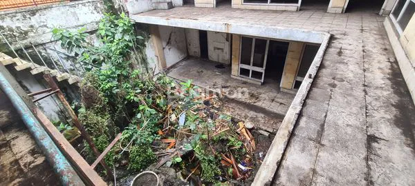 image LUAS 571 M2, RUMAH PUSAT KOTA JL. RAYA SULAWESI  (6)